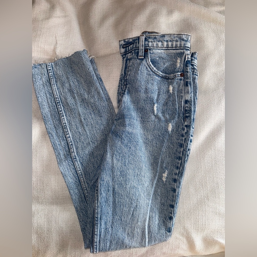 Abercrombie ’90s Skinny High Rise Jeans – Distressed Light Wash, size 25